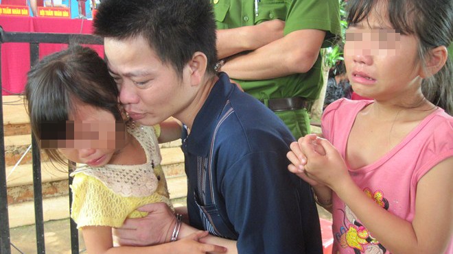 Nước mắt ông bố đánh chết con gái vì để mất bao tiêu - ảnh 1